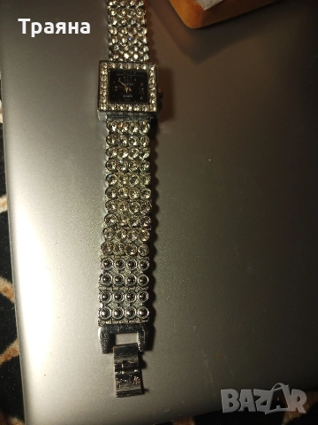 Стилен дамски часовник на марката Gucci със забележка , снимка 2 - Дамски - 52996656