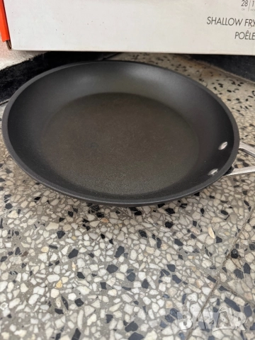 Премиум Тиган Le Creuset Shallow Frying Pan 28 см - Незалепващ, Здрав, Универсален Тиган!, снимка 3 - Съдове за готвене - 52561541