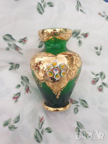Зелена ваза с позлата bohemia