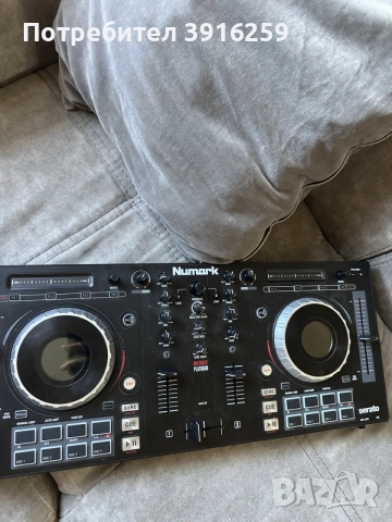 Dj контролер Numark Mixtrack Platinum, снимка 3 - Ресийвъри, усилватели, смесителни пултове - 56242658