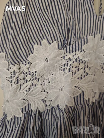 Нов топ синьо бяло райе с цветя L размер , снимка 4 - Корсети, бюстиета, топове - 49537086