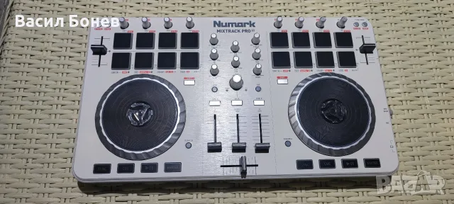 Dj Конзола контролер пулт Numark Mixtrack 2, снимка 2 - Ресийвъри, усилватели, смесителни пултове - 54686788