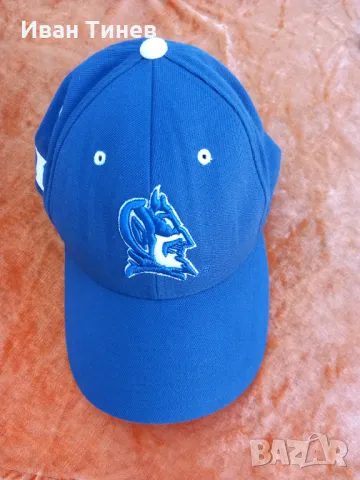Синя шапка с бродирано лого отпред - DUKE. Нова.