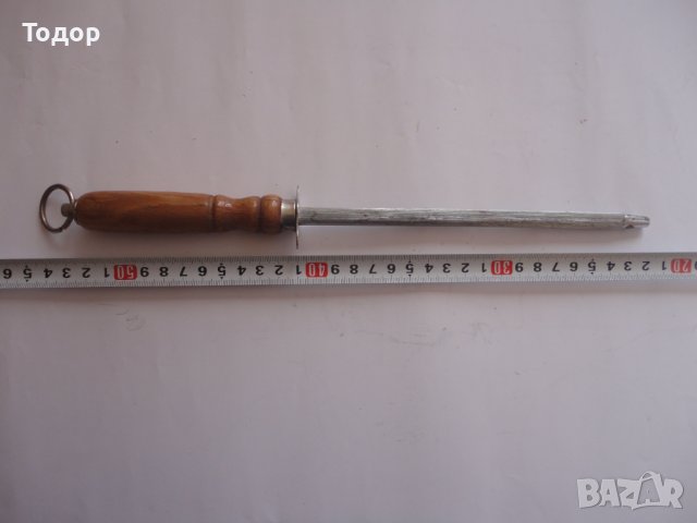 Стар масат точило с дървена дръжка 