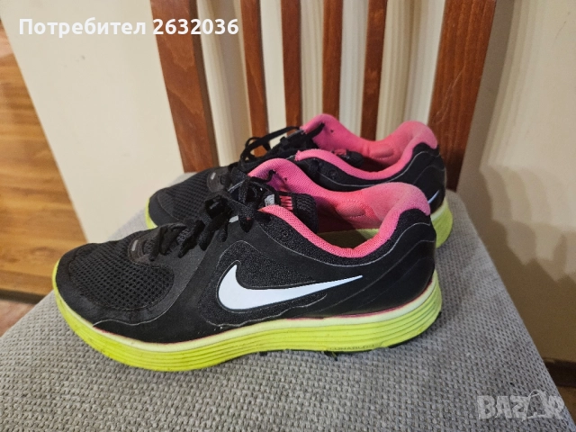 Продавам дамски маратонки Nike, снимка 3 - Маратонки - 52020907
