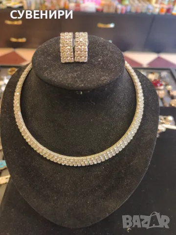 Комплект колие и обеци с камъни