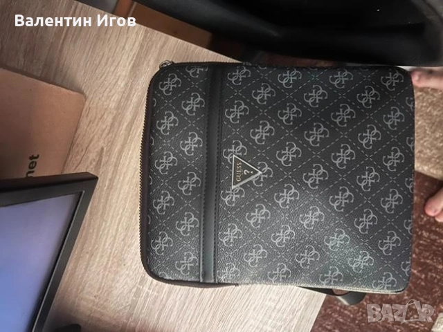 Мъжка чанта на guess