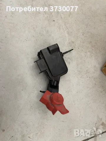 BMW F10 F11 F06 F12 F13 F01 F02 Позитивен терминал моторен отсег