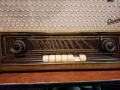 Продава се старинно дървено радио . , снимка 2