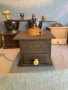 стара дървена мелничка за кафе  2, снимка 1 - Антикварни и старинни предмети - 42484021