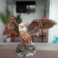 Продавам стара и стилна статуетка на орел-Италия.Маркирана., снимка 1 - Колекции - 40366213