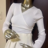 Налична блуза в Бял цвят !, снимка 1 - Блузи с дълъг ръкав и пуловери - 40347019