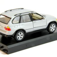 BMW X5 2000 - мащаб 1:43 на Cararama с отваряеми врати моделът е нов в кутийка, снимка 3 - Колекции - 42154869