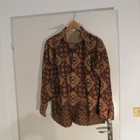 бутикова мъжка  риза с ефектни шарки и  златисти орнаменти-  Batik Keris.- красота която спира дъха , снимка 2 - Ризи - 30304832