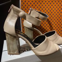 Сандали на ток, снимка 1 - Дамски обувки на ток - 38274414