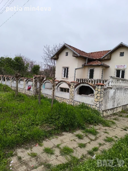 продавам двуетажна къща в село Страхилово, снимка 1