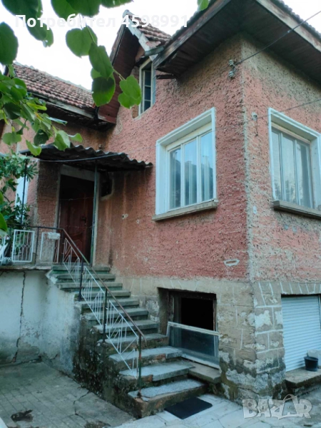 Продавам имот с две къщи идеален център Монтана , снимка 1