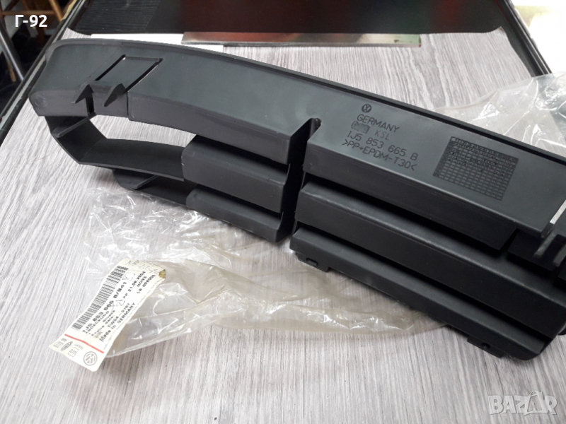 1J5853665B/01C**NEU**V-A-G**VW*BORA**1998-2006**РЕШЕТКА В ПРЕДНА БРОНЯ ЛЯВА **, снимка 1