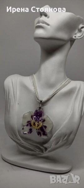 Колие с естествен цвят на орхидея. Дължината е максимално 23 см, цвета е с размери 6/6 см. , снимка 1