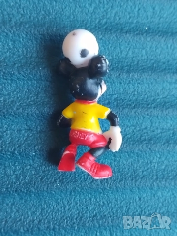 Mickey Mouse оригинална фигурка Мики Маус футболист Киндер, снимка 2 - Колекции - 52407272