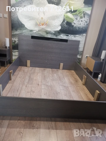 Продавам рамка за легло за матрак 164 х 190 и подматрачна рамка за това легло. 