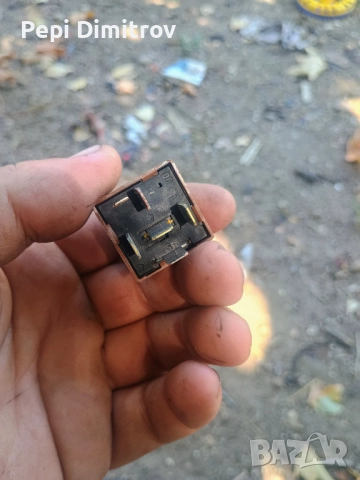 Реле SIEMENS V23134-A52-X237 -- GM 90491314 - 2броя SIEMENS V23134-A52-X237 GM 90 491 314 GM 9049131