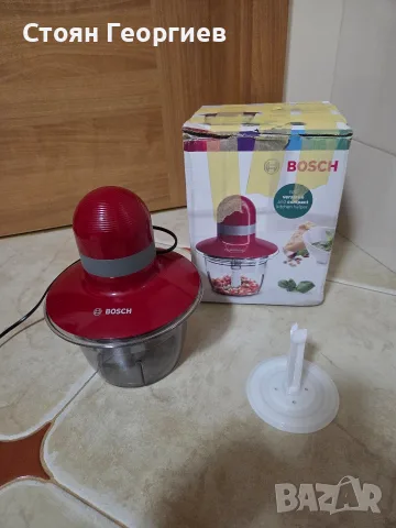 Чисто нов кухненски чопър Bosch MMR08R2 с мощност 400 W. Уредът разполага с 800 мл пластмасова купа