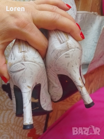 Подарявам!🤍🤍🍬Бели чизми ботушки на сиви цветя от естествена кожа, снимка 4 - Дамски ботуши - 52509229