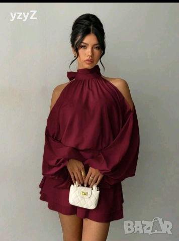 Червена къса рокля