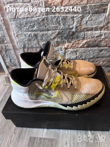 Nike KYRIE FLYTRAP V 