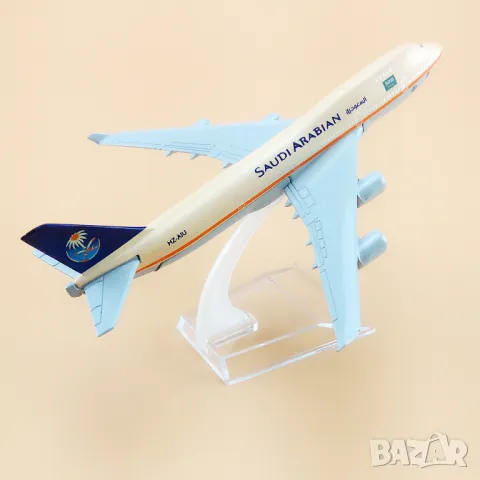 Бойнг 747 самолет модел макет Saudi Arabian метален лайнер Boeing международни полети, снимка 4 - Коли, камиони, мотори, писти - 49440770