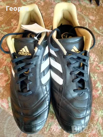 Adidas в черно, бяло и златно за спортивни хора