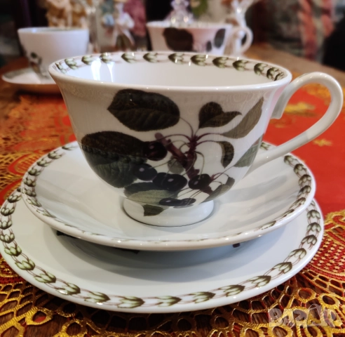 Сервиз за чай Queens Royal , снимка 3 - Сервизи - 52714012