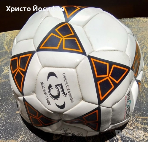 Продавам футболна топка 