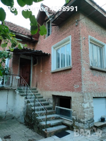 Продавам имот с две къщи идеален център Монтана , снимка 1