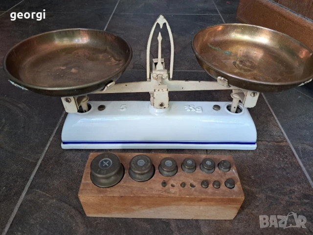 ретро порцеланов кантар везна , снимка 2 - Антикварни и старинни предмети - 50845837