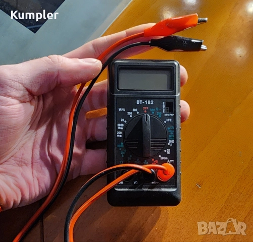 Мини мултицет DT-182 с щипки – компактен и лек