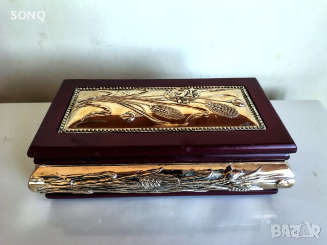 Страхотна Кутия За Бижута Със Посребрена Орнаментика, снимка 2 - Антикварни и старинни предмети - 53983440