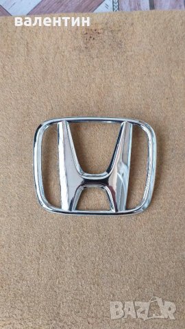 Предна или задна емблема за хонда с размер 8см на 6.5см и 6.5см на 5.5см много запазени.