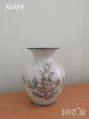 Красива керамична ваза