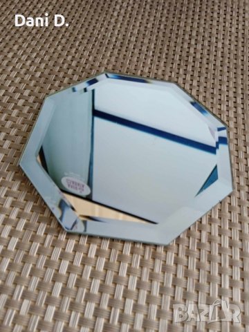 стъклена огледална осмоъгълна подложка за чаша от Холандия, снимка 1 - Други - 42298200