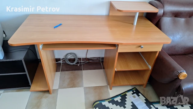 Продавам 2бр.бюра, снимка 1