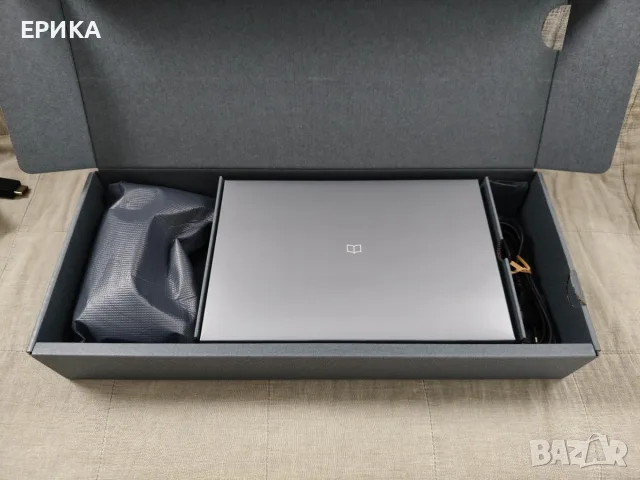 PlayStation 5 30th Anniversary, Limited Edition + 2 лимитирани DualSense джойстика и зарядна станция, снимка 10 - PlayStation конзоли - 56017861
