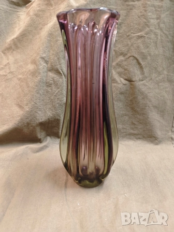 Продавам ваза цветно стъкло , снимка 13 - Вази - 52426024