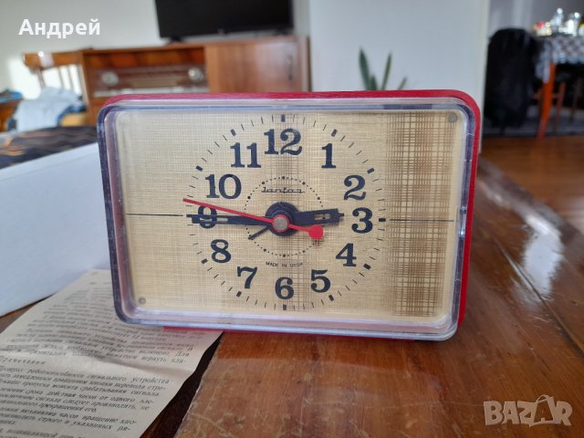 Стар настолен часовник будилник Янтар,Jantar #3, снимка 4 - Антикварни и старинни предмети - 35337324