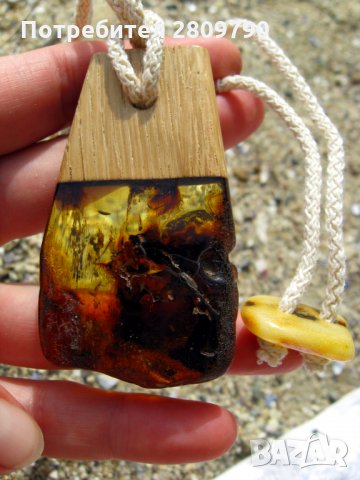 Кехлибарен медальон за вашата индивидуалност / Amber pendant emphasizing your individuality