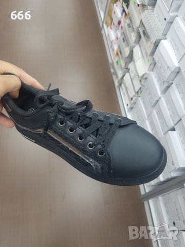 Обувки, снимка 3 - Дамски ежедневни обувки - 42206445