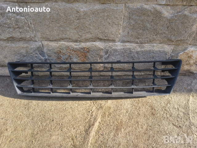 5M0853677 оригинална решетка предна броня golf plus, снимка 2 - Части - 52492963
