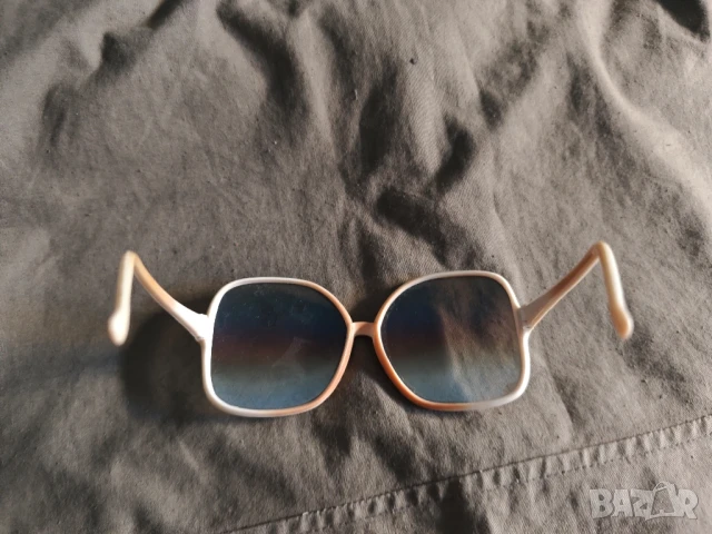 Продавам Ретро /винтидж слънчеви очила, снимка 9 - Слънчеви и диоптрични очила - 39811460
