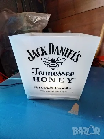 Продавам оригинална светеща LED ледарка на Jack Daniel's Tennessee Honey 